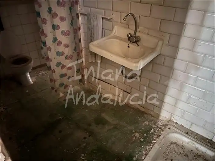 Bathroom of Residential for sale in Valdepeñas de Jaén