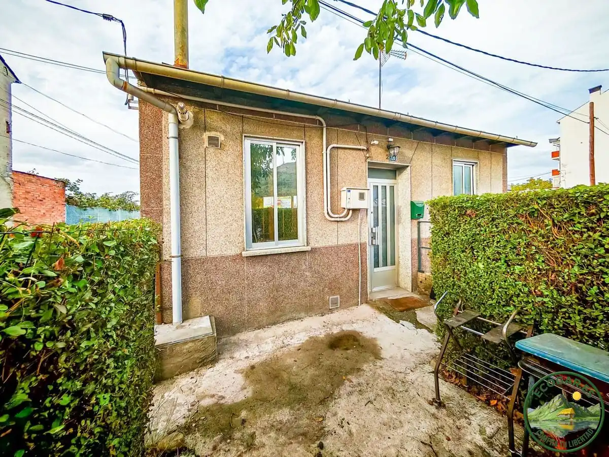Außenansicht von Haus oder Chalet zum Verkauf in Ponferrada mit Heizung, Privatgarten und Parkett