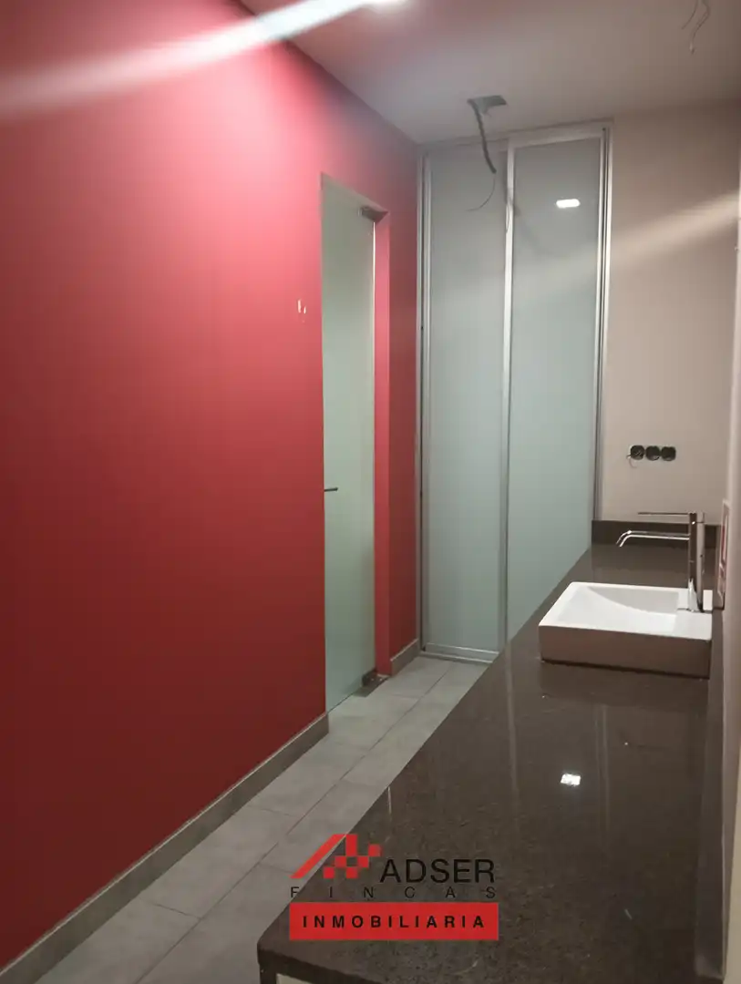 Baño de Local en venta en  Logroño con Aire acondicionado