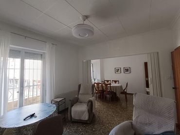 Casa con balcón en venta en Petrer
