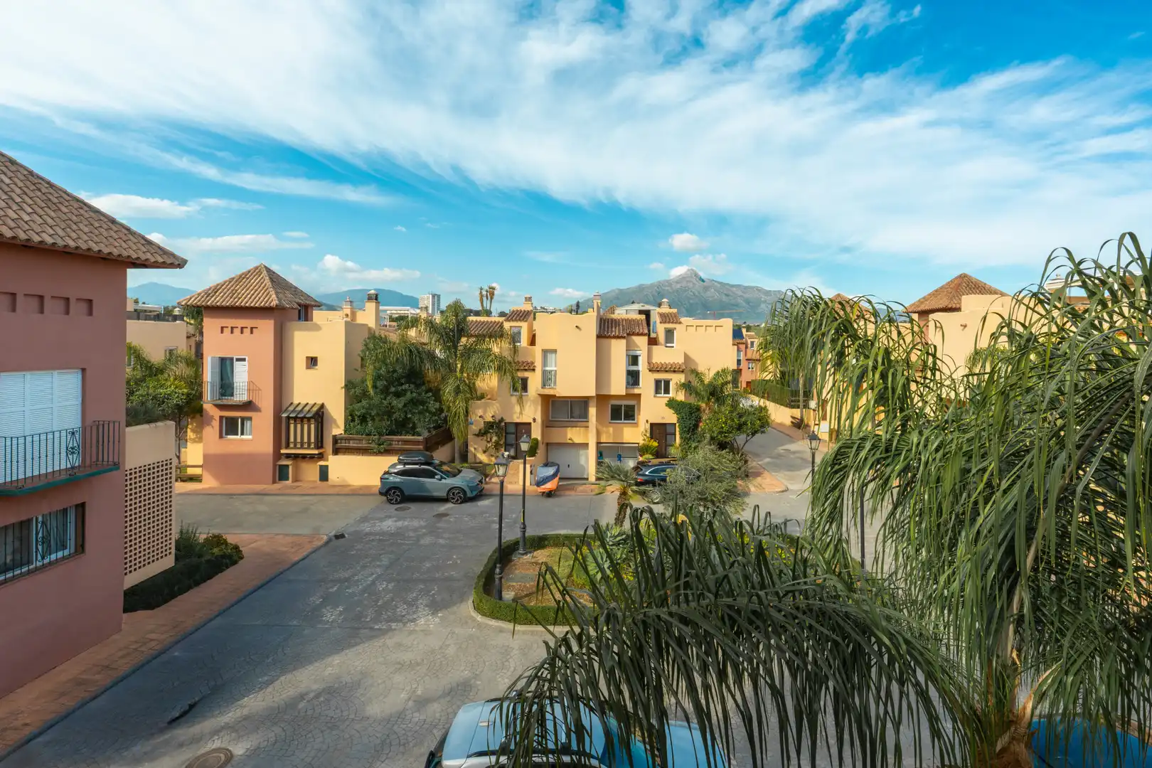 Vista exterior de Casa adosada en venta en Marbella con Aire acondicionado, Jardín privado y Terraza