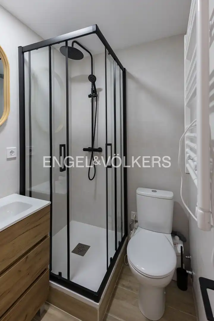 Bathroom of Flat for rent in Madrid  with Heating, Parquet flooring and Furnished