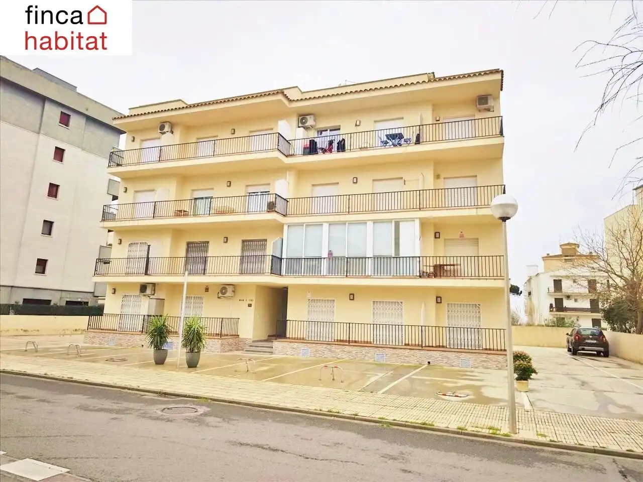 Vista exterior de Apartamento en venta en Roses con Terraza y Balcón
