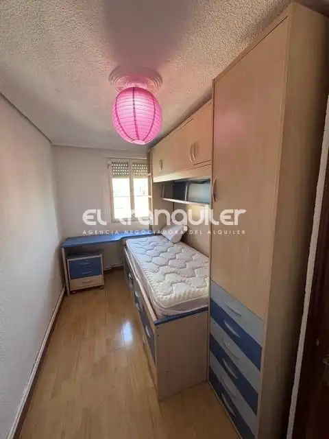 Bedroom of Flat for rent in Madrid  with Air Conditioner, Furnished and Washing machine