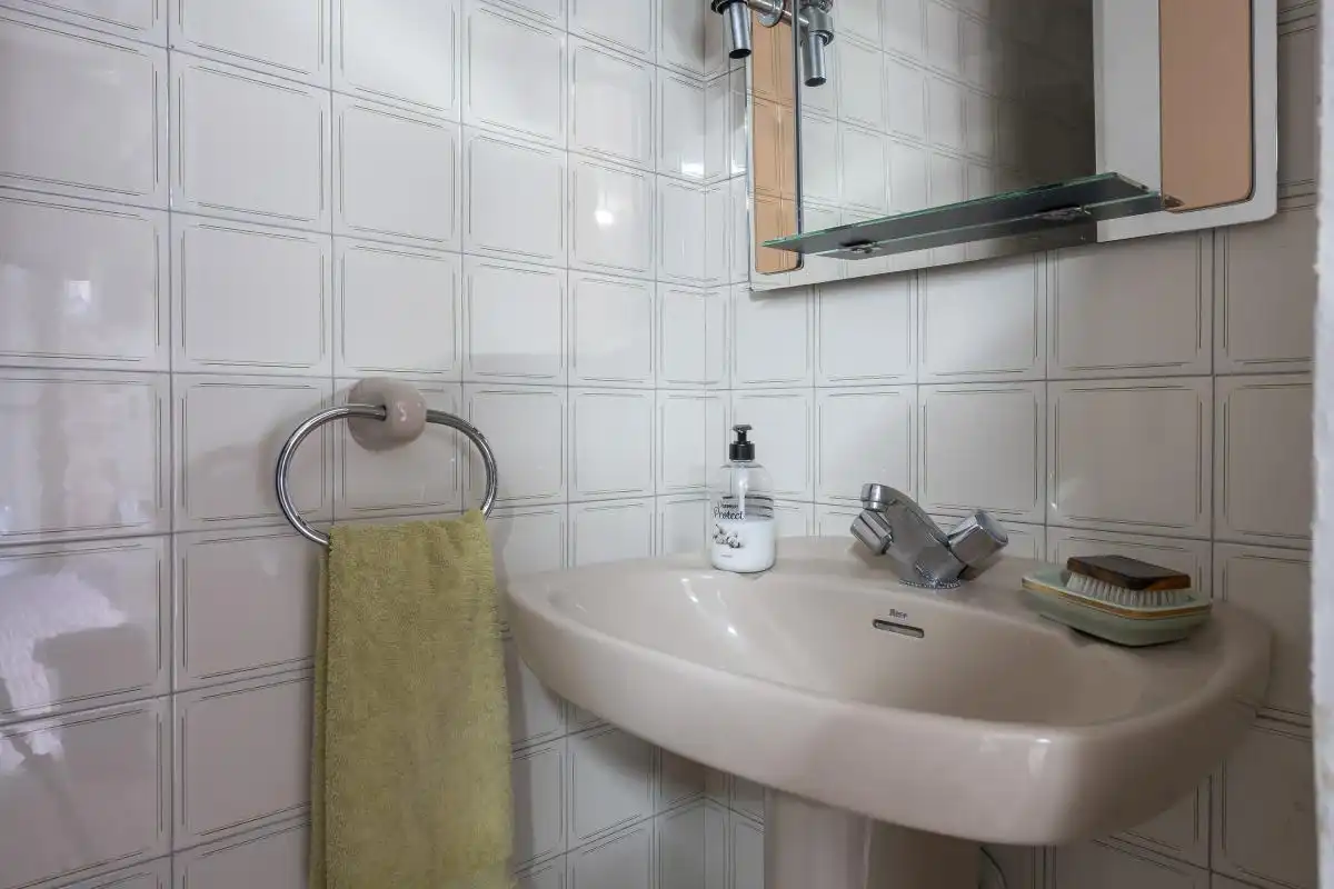 Baño de Casa adosada en venta en Madrid con Aire acondicionado, Calefacción y Jardín privado