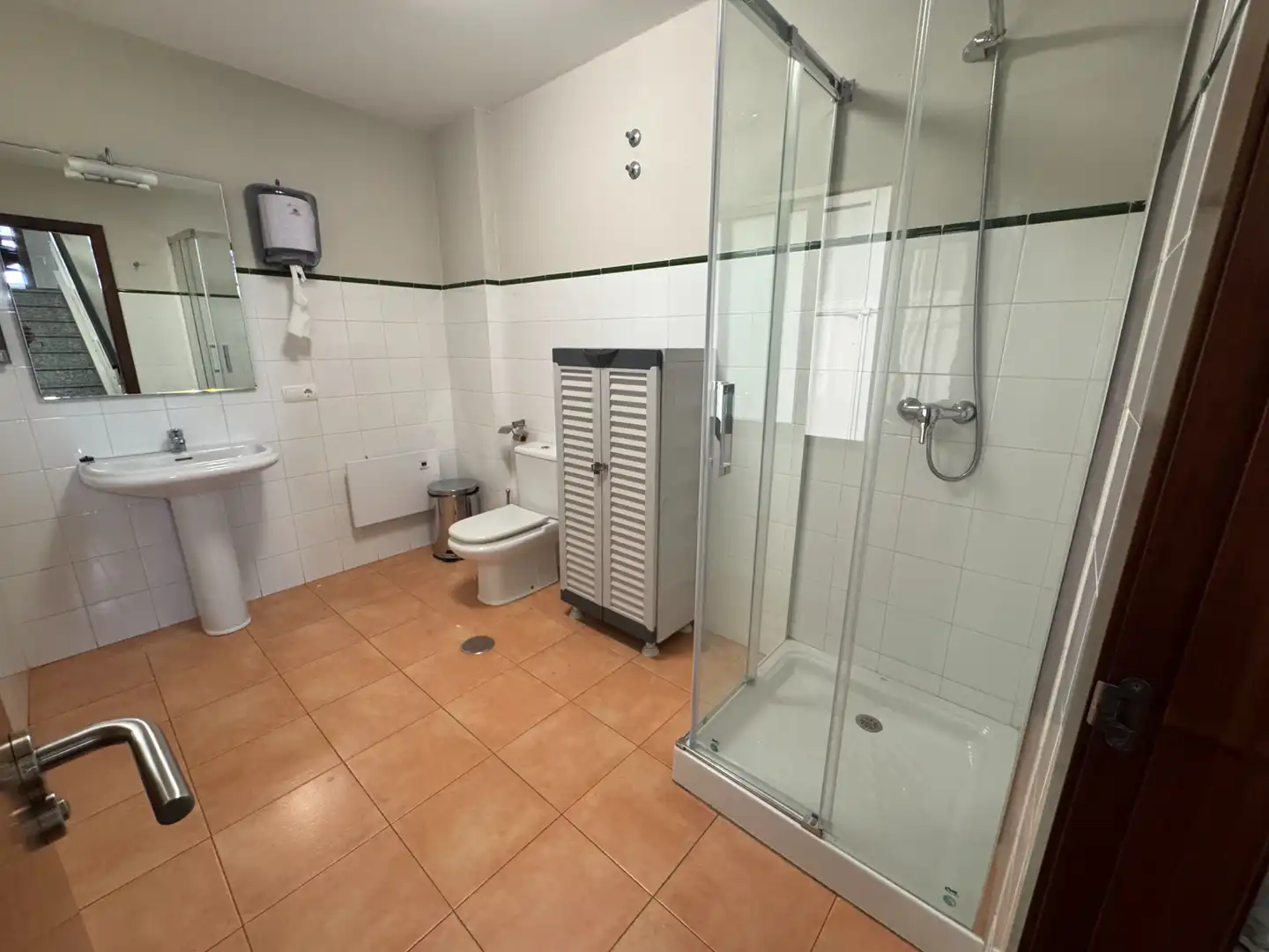 Badezimmer von Fabrikhallen zur Miete in Ames