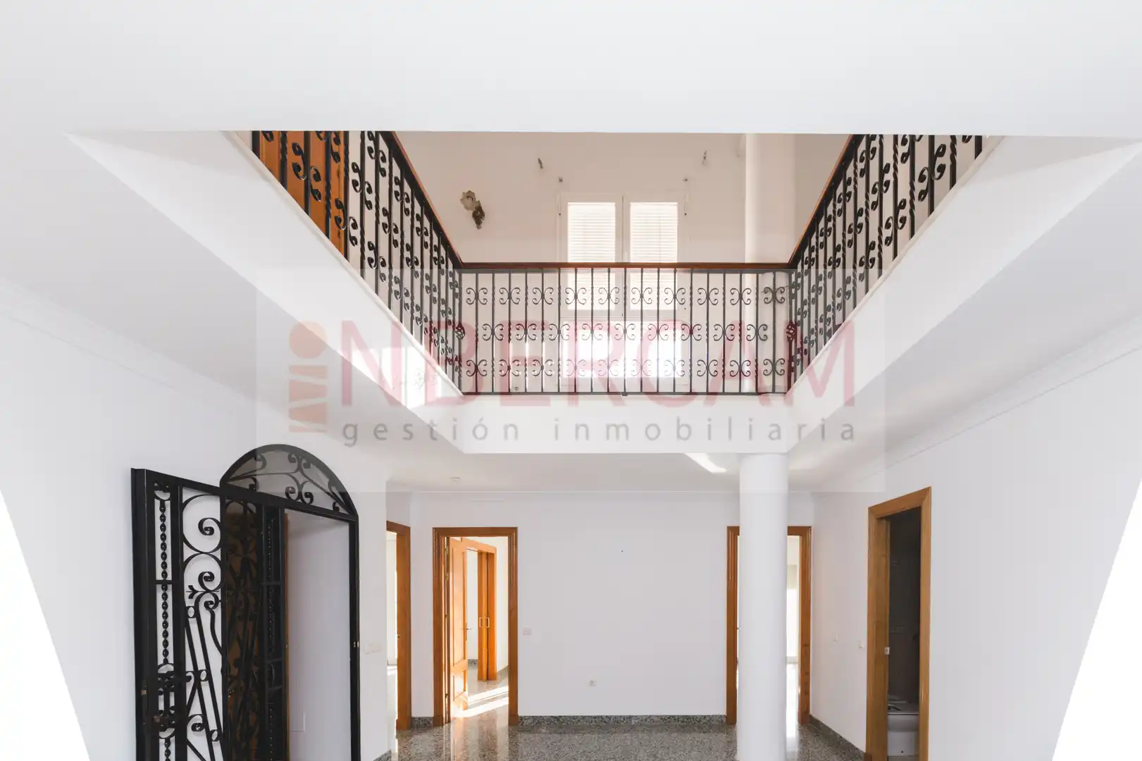 Einfamilien-Reihenhaus zum Verkauf in El Ejido mit Privatgarten, Terrasse und Balkon