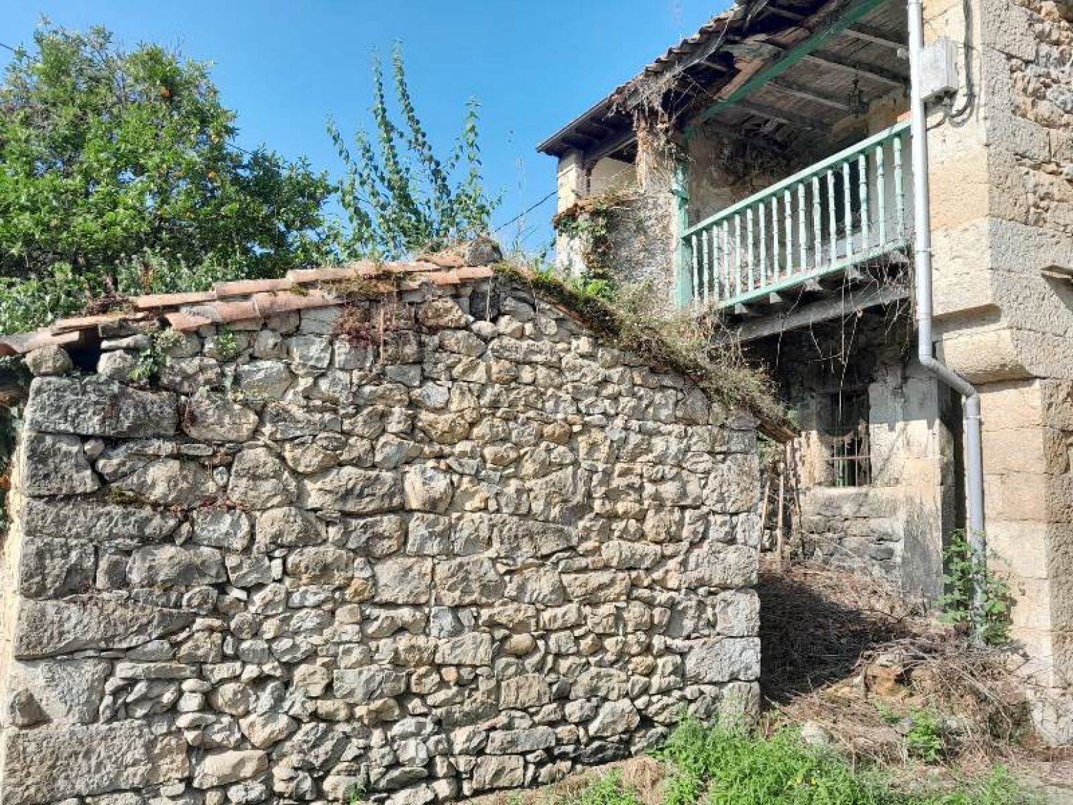 Vista exterior de Casa o xalet en venda en San Vicente de la Barquera amb Jardí privat i Traster