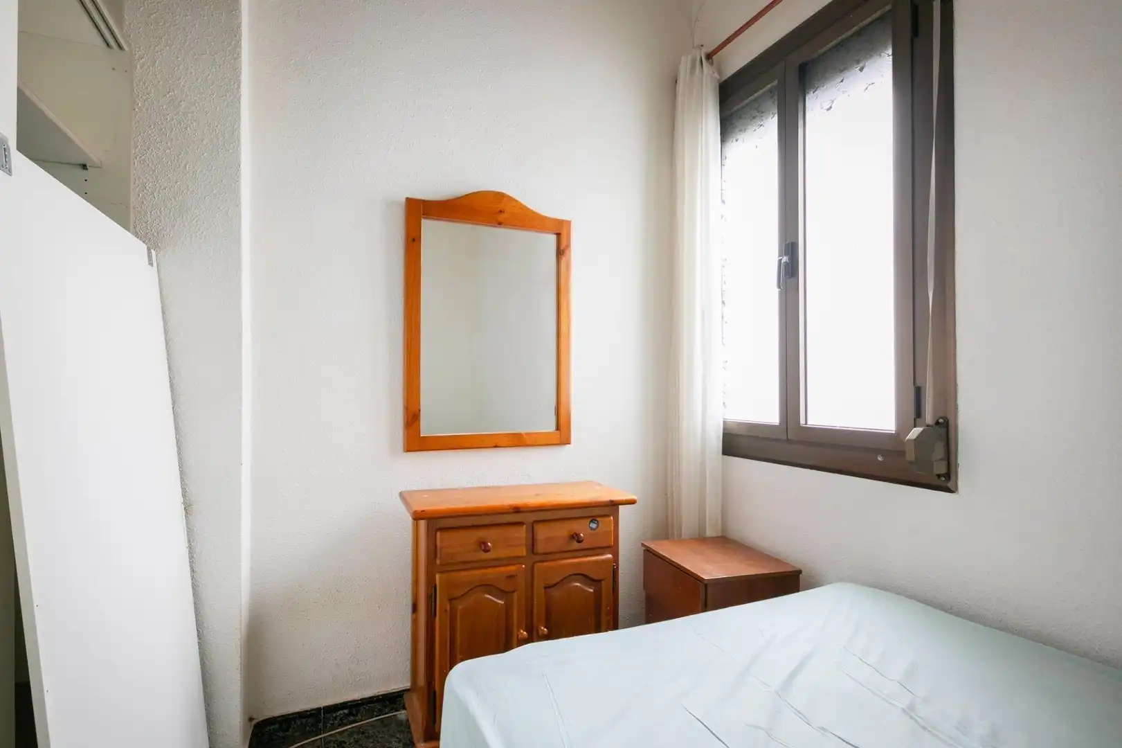 Bedroom of Flat for sale in Barcelona