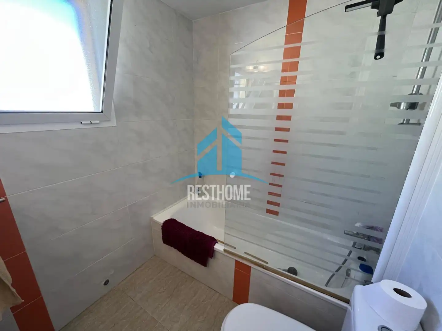 Badezimmer von Wohnungen zum Verkauf in Cullera mit Klimaanlage, Terrasse und Gemeinschaftspool