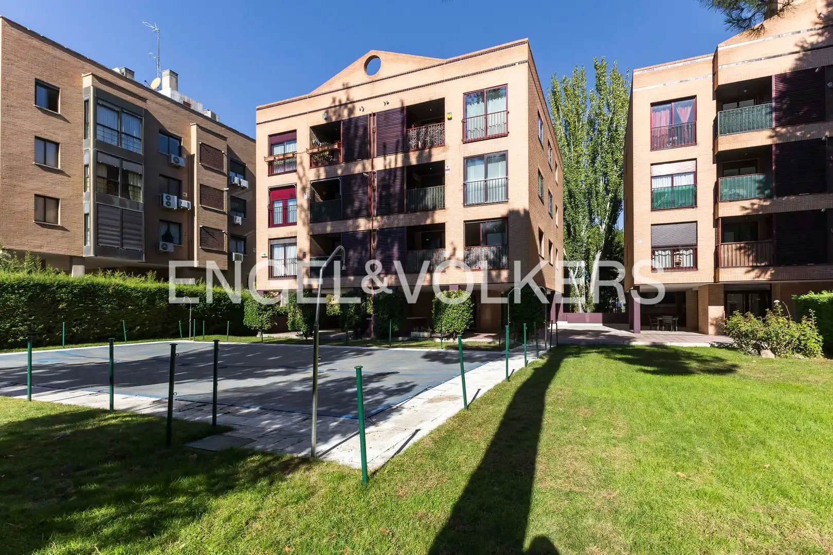 Vista exterior de Piso en venta en Ciudad Lineal