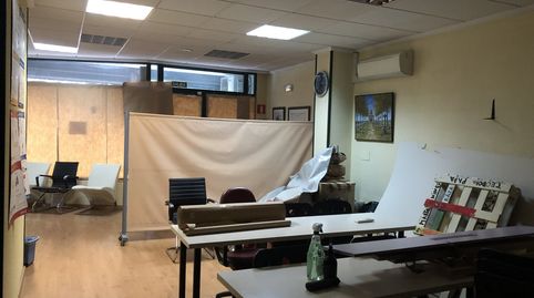 LOCAL COMERCIAL en VENTA en SAN CRISTÓBAL DE SEGOVIA BENEFICIOS y VIRTUDES La SITUACIÓN en el municipio Gran FACHADA Estar ACABADO
