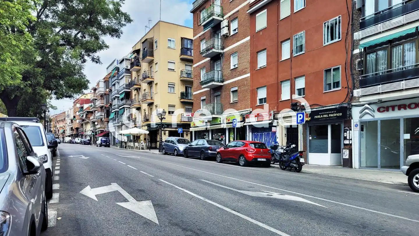 Vista exterior de Piso en venta en Usera