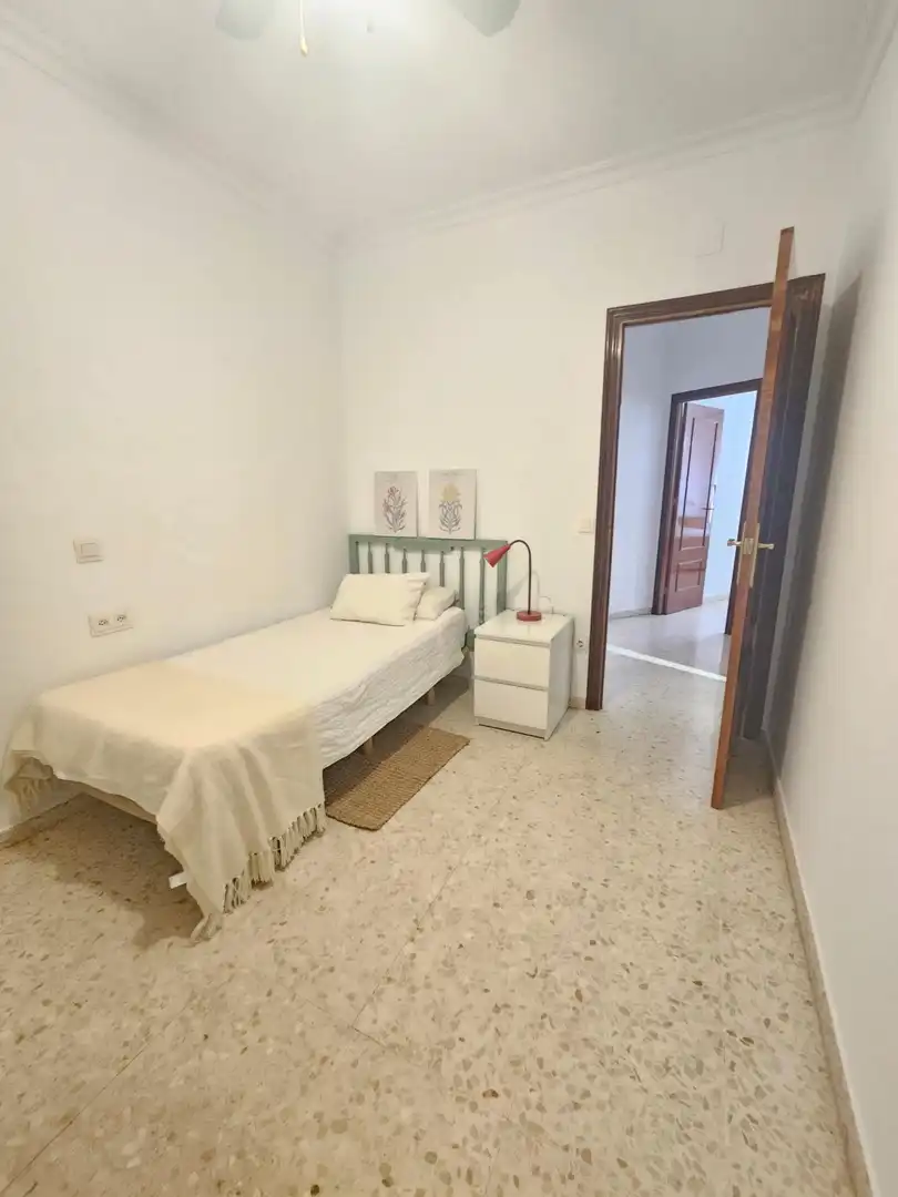 Schlafzimmer von Wohnung zur Miete in Dos Hermanas mit Klimaanlage, Terrasse und Möbliert
