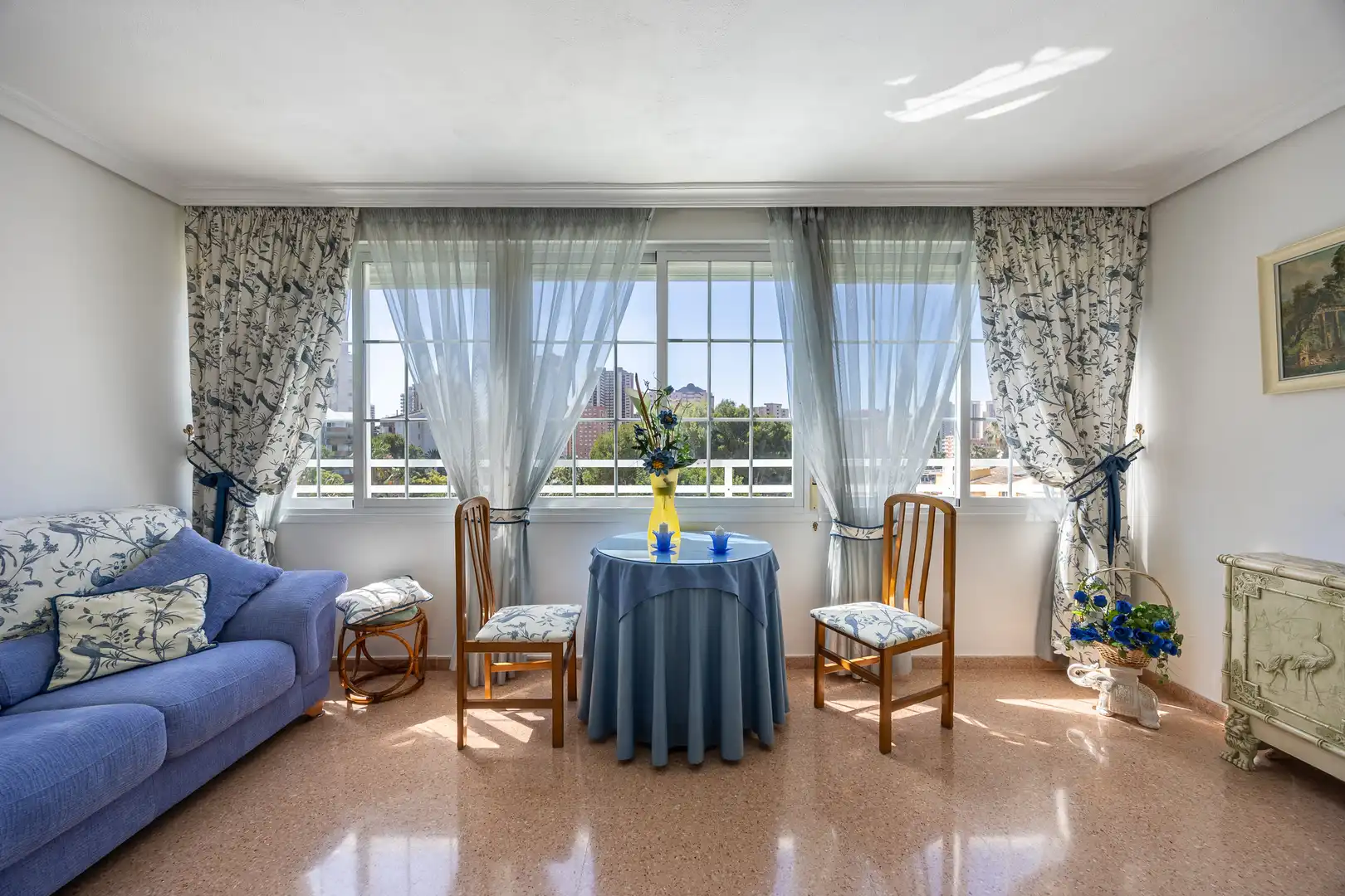 Sala de estar de Piso en venta en Finestrat con Trastero, Piscina y Amueblado