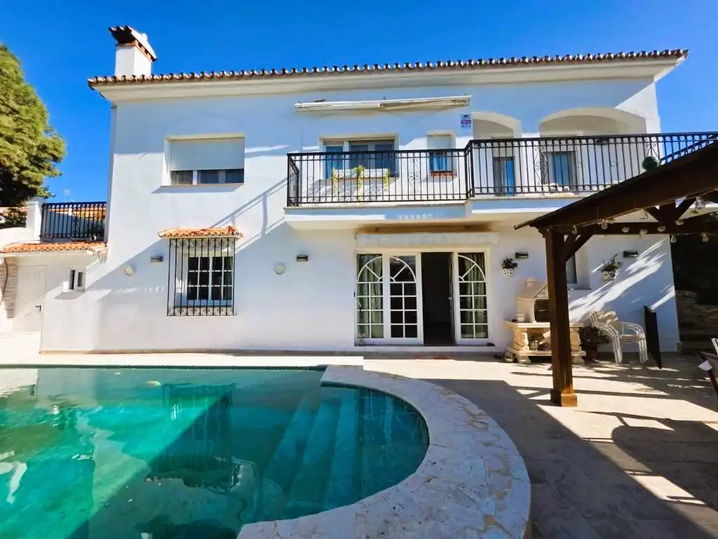 Vista exterior de Casa o xalet en venda en Málaga amb Aire condicionat, Jardí privat i Terrassa