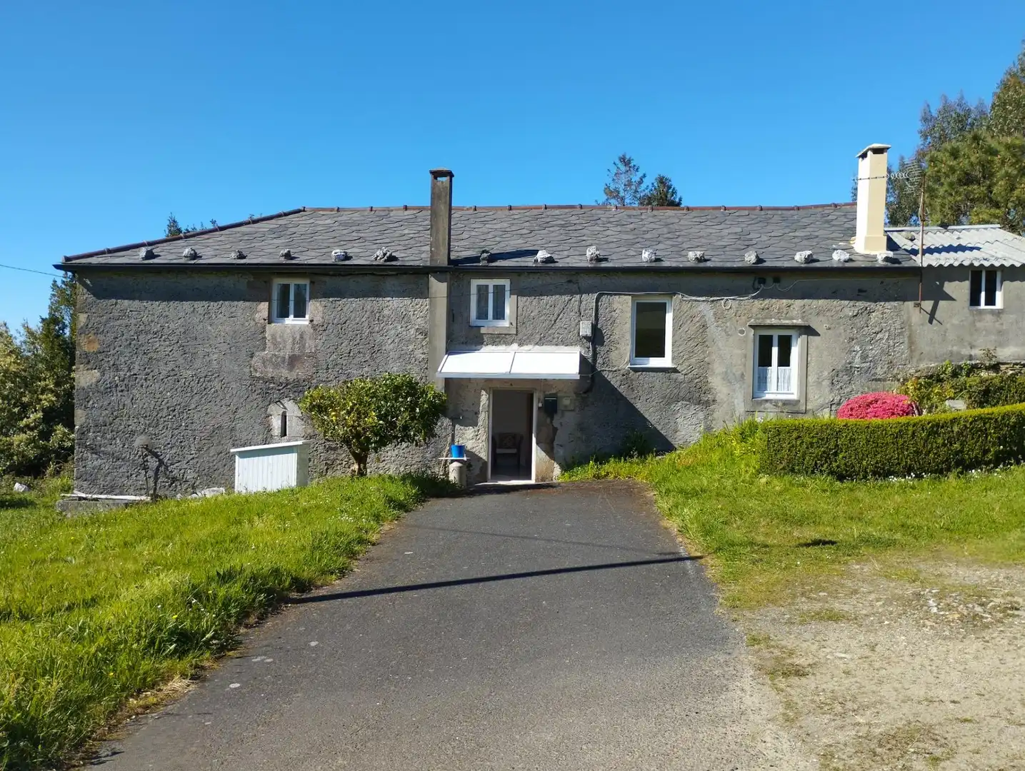 Vista exterior de Casa o xalet en venda en As Somozas  amb Calefacció, Jardí privat i Moblat
