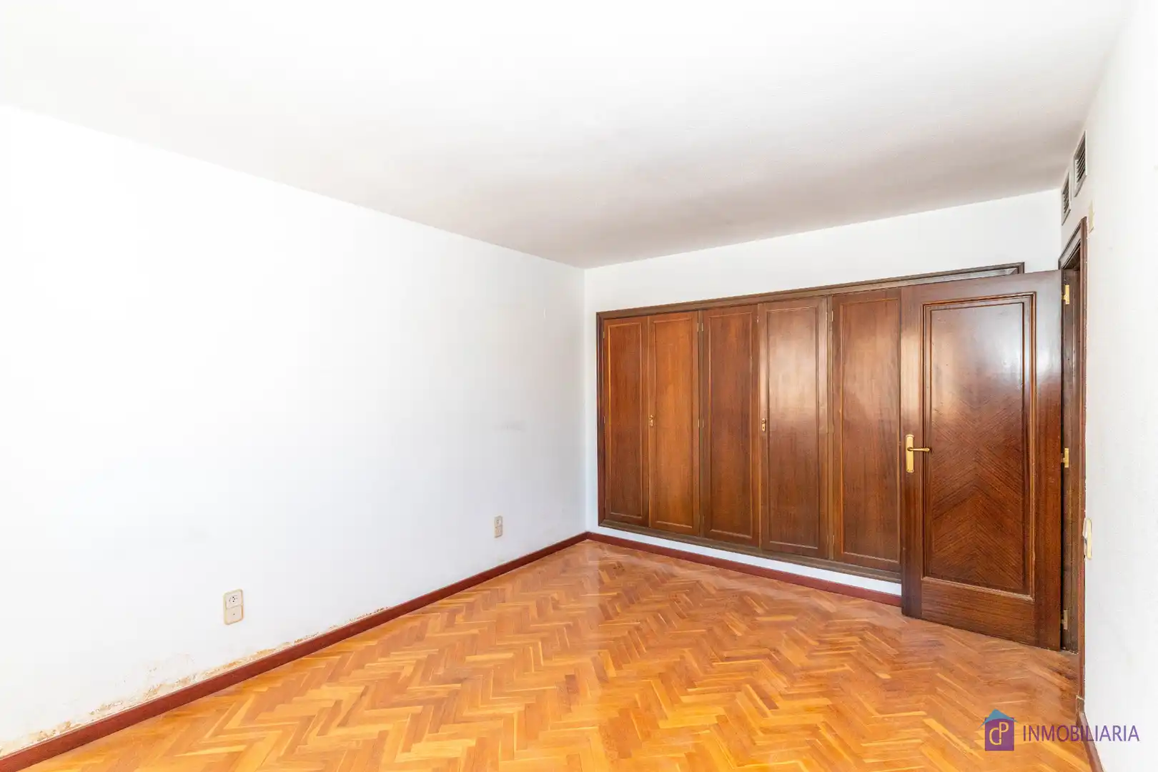Flat for sale in Zaragoza  with Air Conditioner and Heating