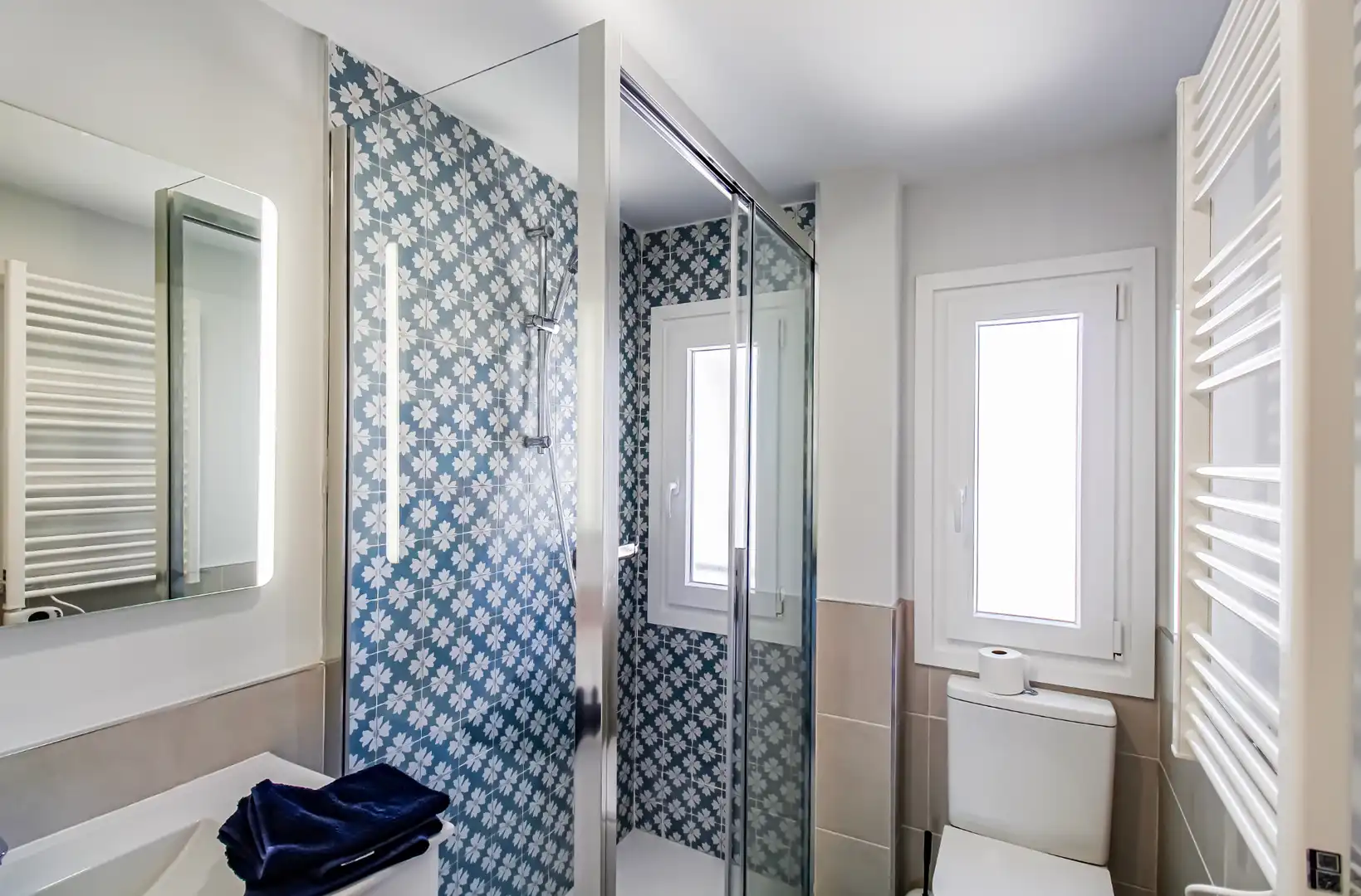 Bathroom of Flat for rent in Madrid  with Air Conditioner, Heating and Storage room