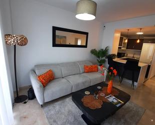 Sala d'estar de Apartament de lloguer en Manilva amb Aire condicionat, Terrassa i Piscina