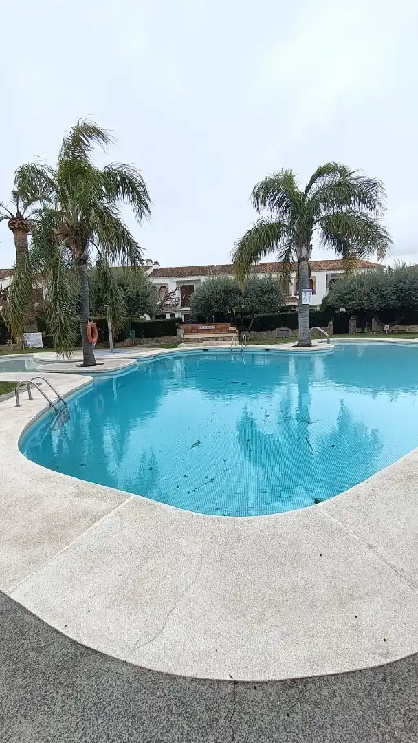 Piscina de Casa adosada en venda en Cambrils amb Aire condicionat, Calefacció i Jardí privat