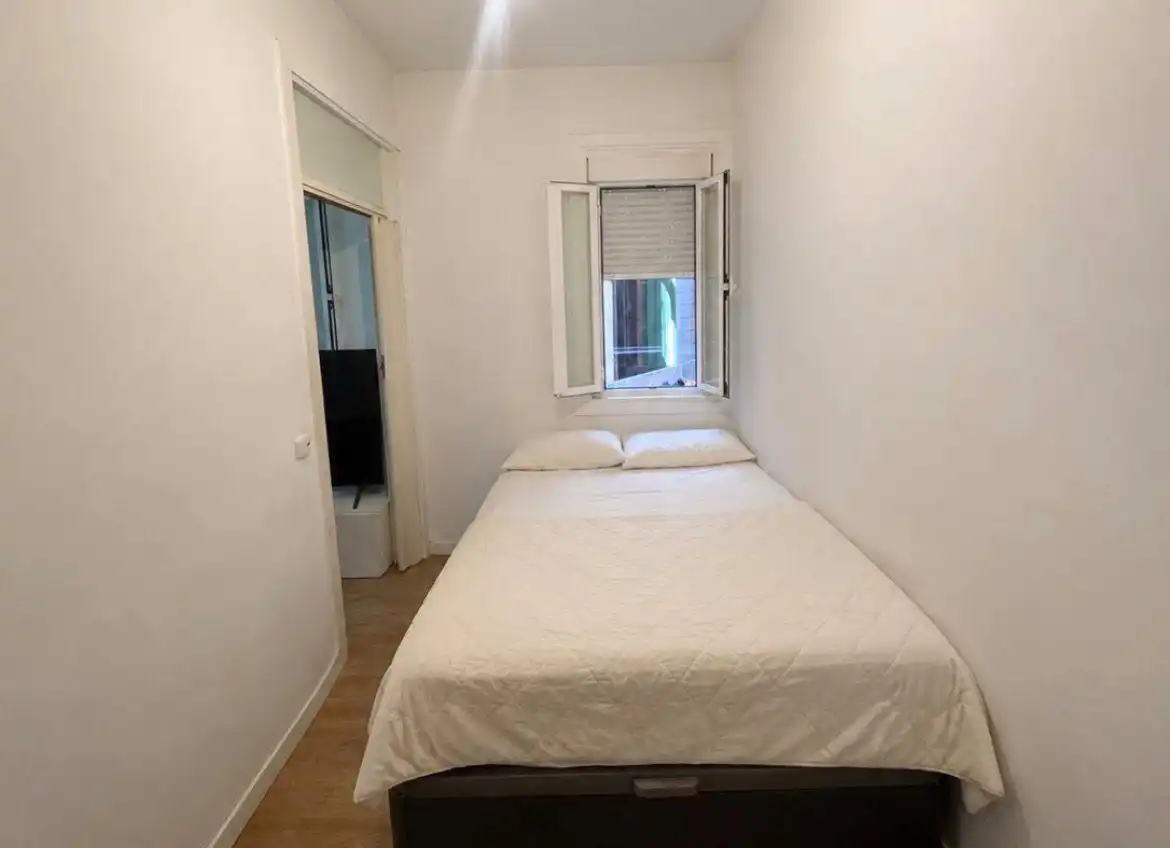 Bedroom of Apartments for sale in Madrid