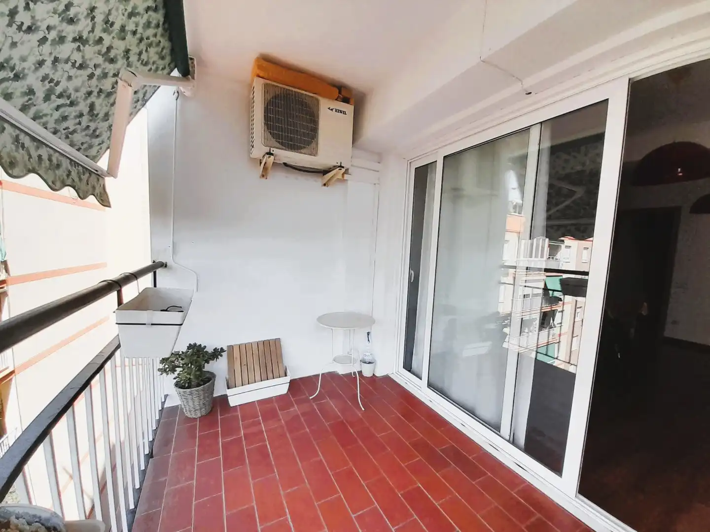 Piso con terraza en alquiler en Carrer de Lepant