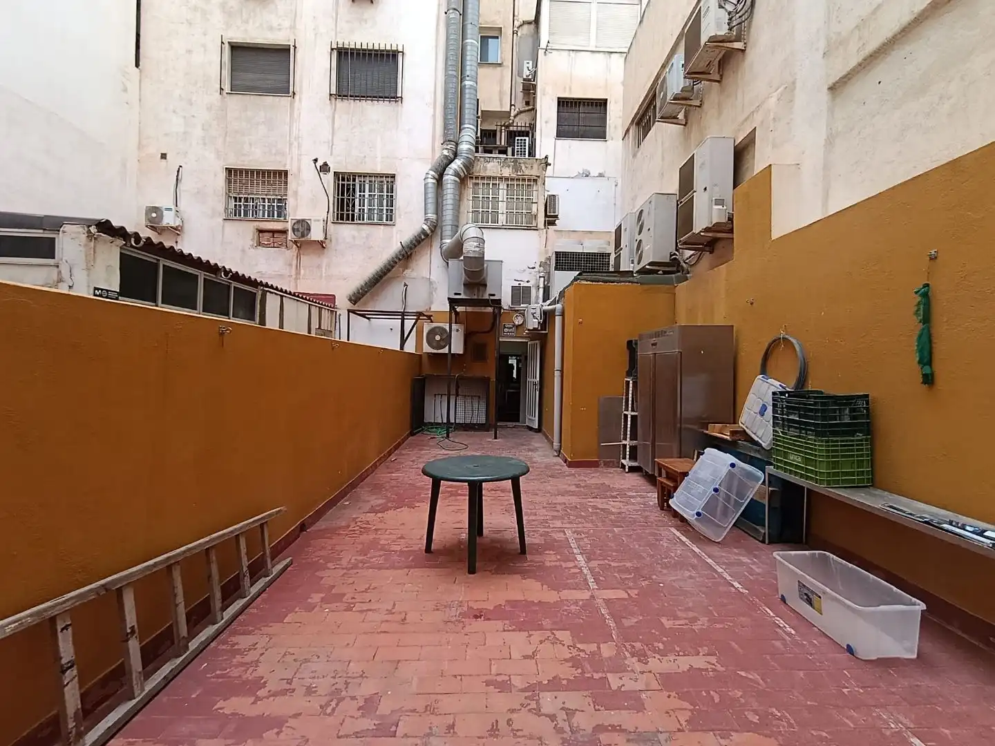 Geschaftsraum zur Miete in Almería mit Klimaanlage und Möbliert