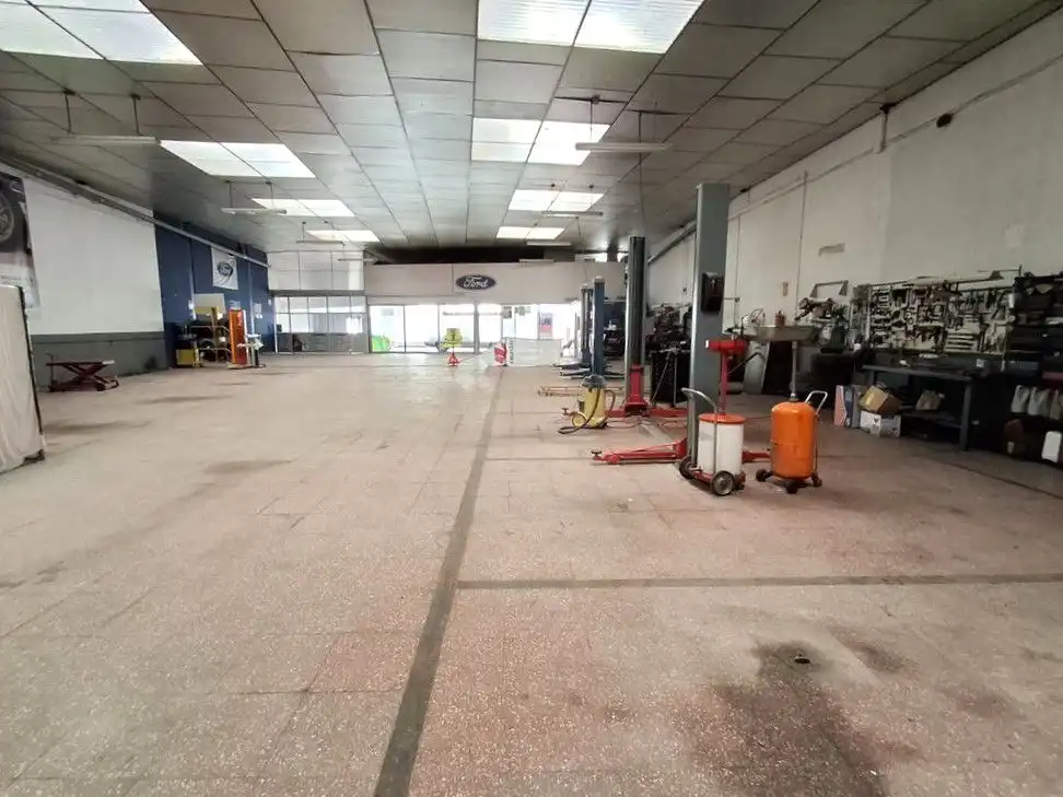 Nau industrial en venda en La Roda