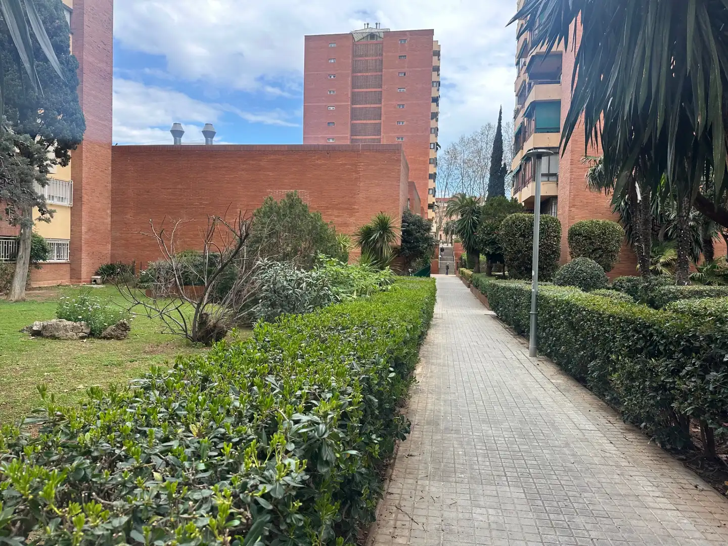 Vista exterior de Edificio en venta en Barcelona con Alarma