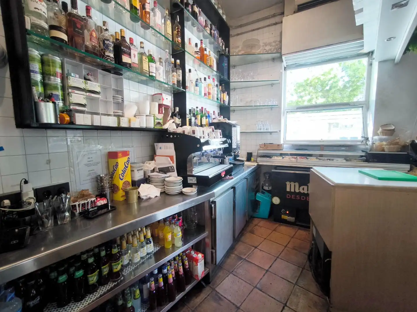 Cuina de Local de lloguer en Madrid amb Aire condicionat