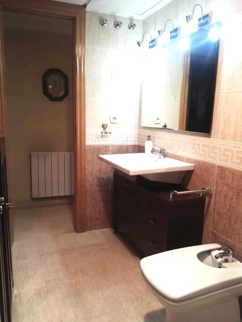 Baño de Piso en venta en Granada con Aire acondicionado, Calefacción y Amueblado