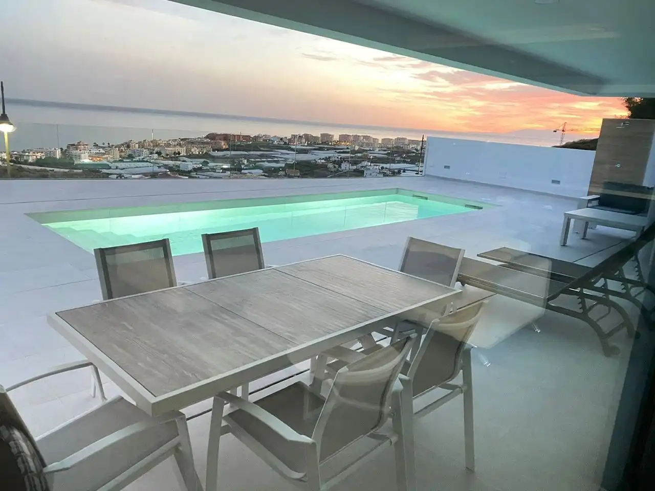 Terrassa de Casa o xalet en venda en Nerja amb Aire condicionat, Calefacció i Jardí privat