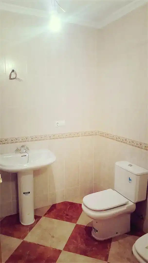 Bany de Casa adosada en venda en Baza amb Forn, Rentadora i Microones
