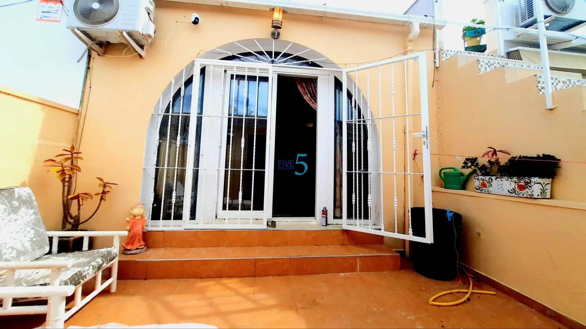 Haus oder Chalet zum Verkauf in Torrevieja mit Klimaanlage, Terrasse und Abstellraum