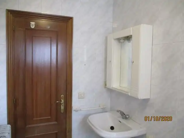 Bathroom of Apartments for rent in Santiago de Compostela 