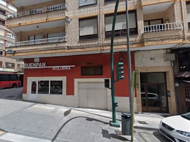 Piso con ascensor en venta en Av Fernando Arce