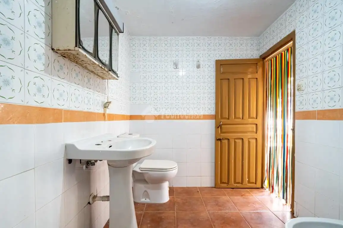 Badezimmer von Einfamilien-Reihenhaus zum Verkauf in Padul