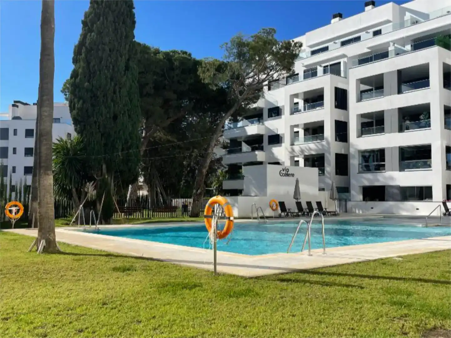 Piscina de Piso en venta en Marbella con Aire acondicionado, Jardín privado y Trastero