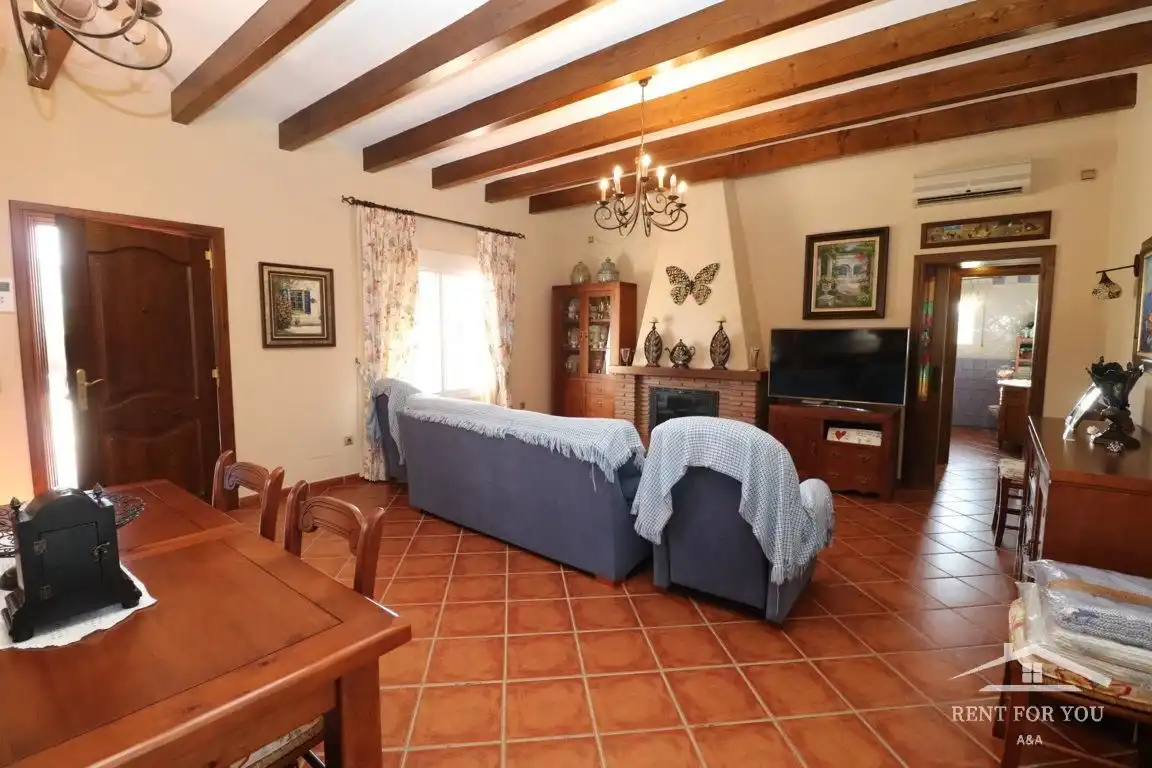 Sala d'estar de Casa o xalet de lloguer en Alhaurín El Grande amb Aire condicionat, Jardí privat i Terrassa