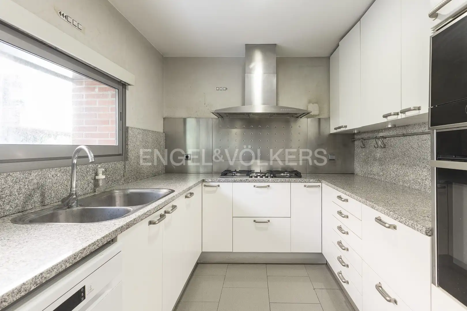 Cocina de Piso de alquiler en Barcelona con Aire acondicionado, Calefacción y Jardín privado