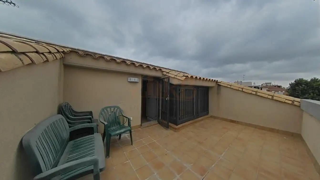 Terraza de Piso en venta en Castelldefels con Piscina comunitaria
