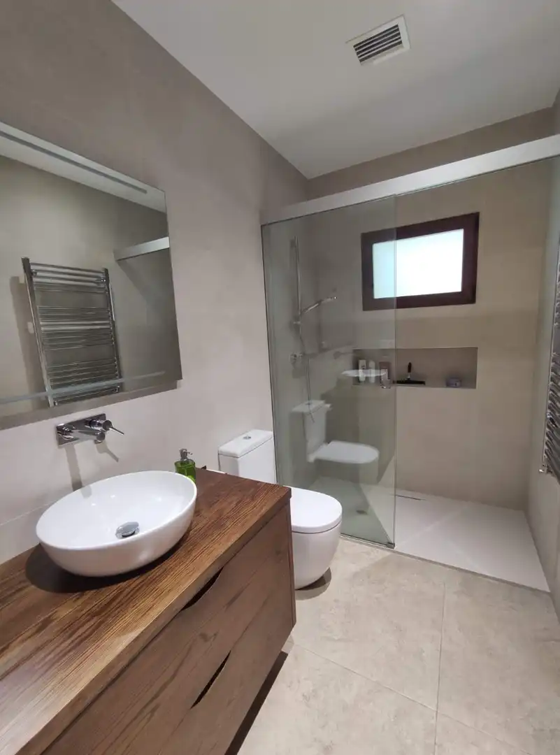 Bany de Casa o xalet en venda en Elche / Elx amb Aire condicionat, Calefacció i Jardí privat