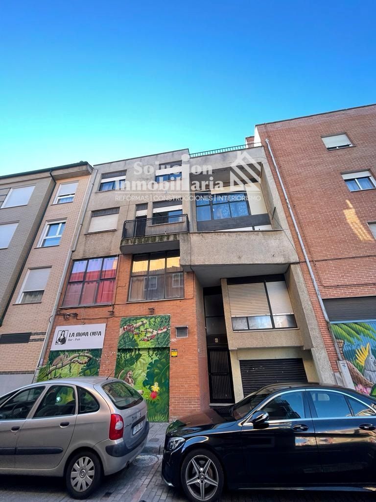 Vista exterior de Edifici en venda en Santa Marta de Tormes