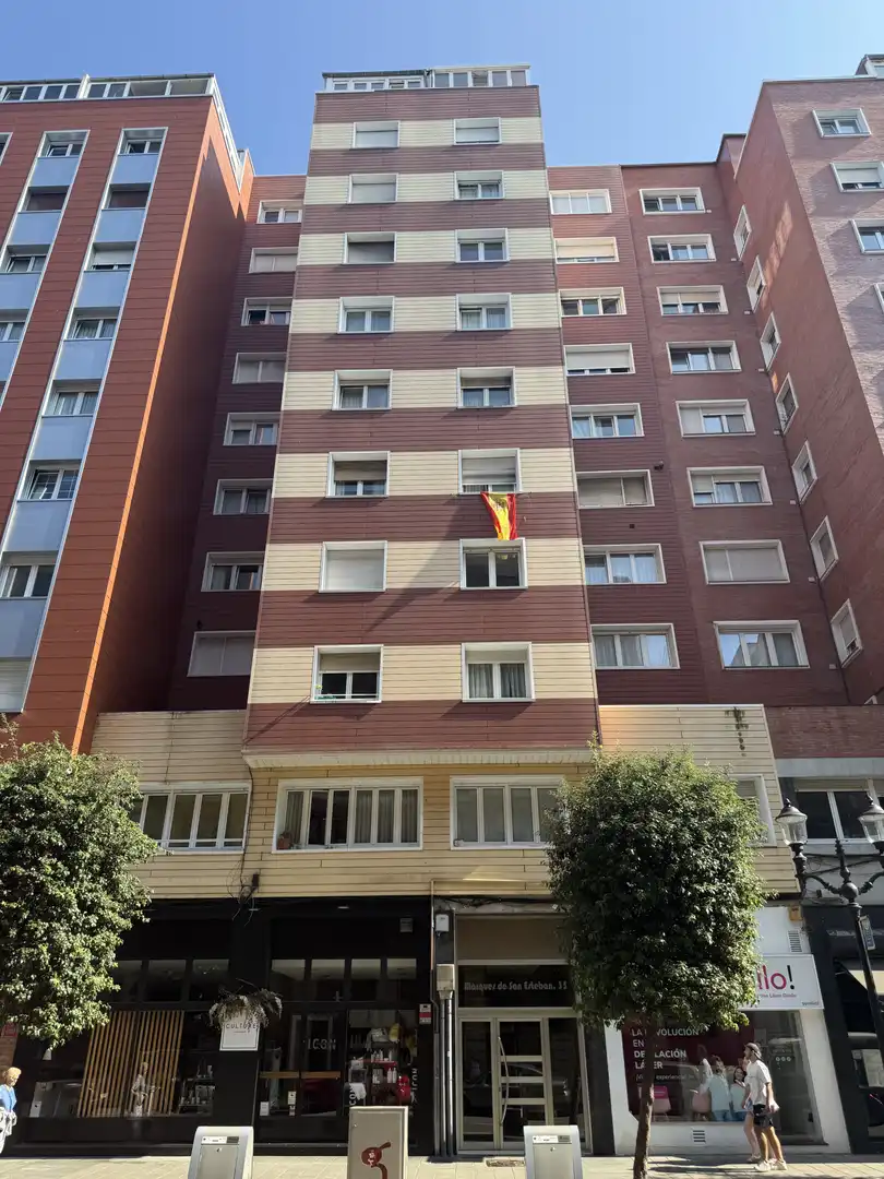 Vista exterior de Pis en venda en Gijón  amb Moblat