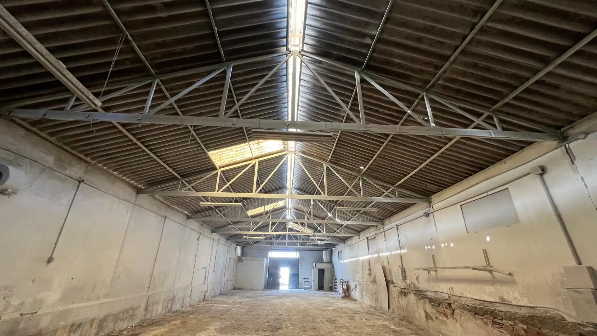 Vista exterior de Nave industrial en venta en Málaga