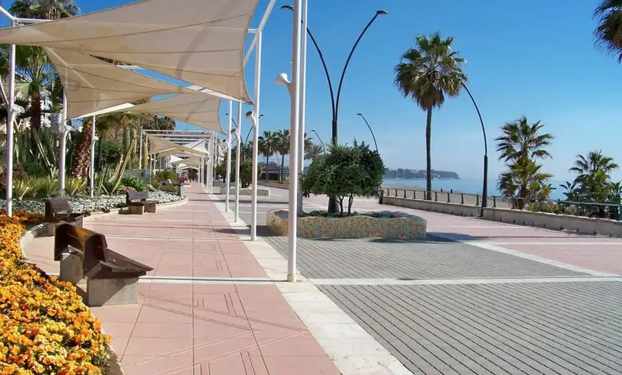 Vista exterior de Pis en venda en Estepona amb Calefacció