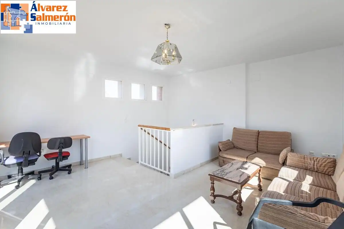 Casa o chalet en venta en Huétor Vega con Terraza, Piscina y Balcón