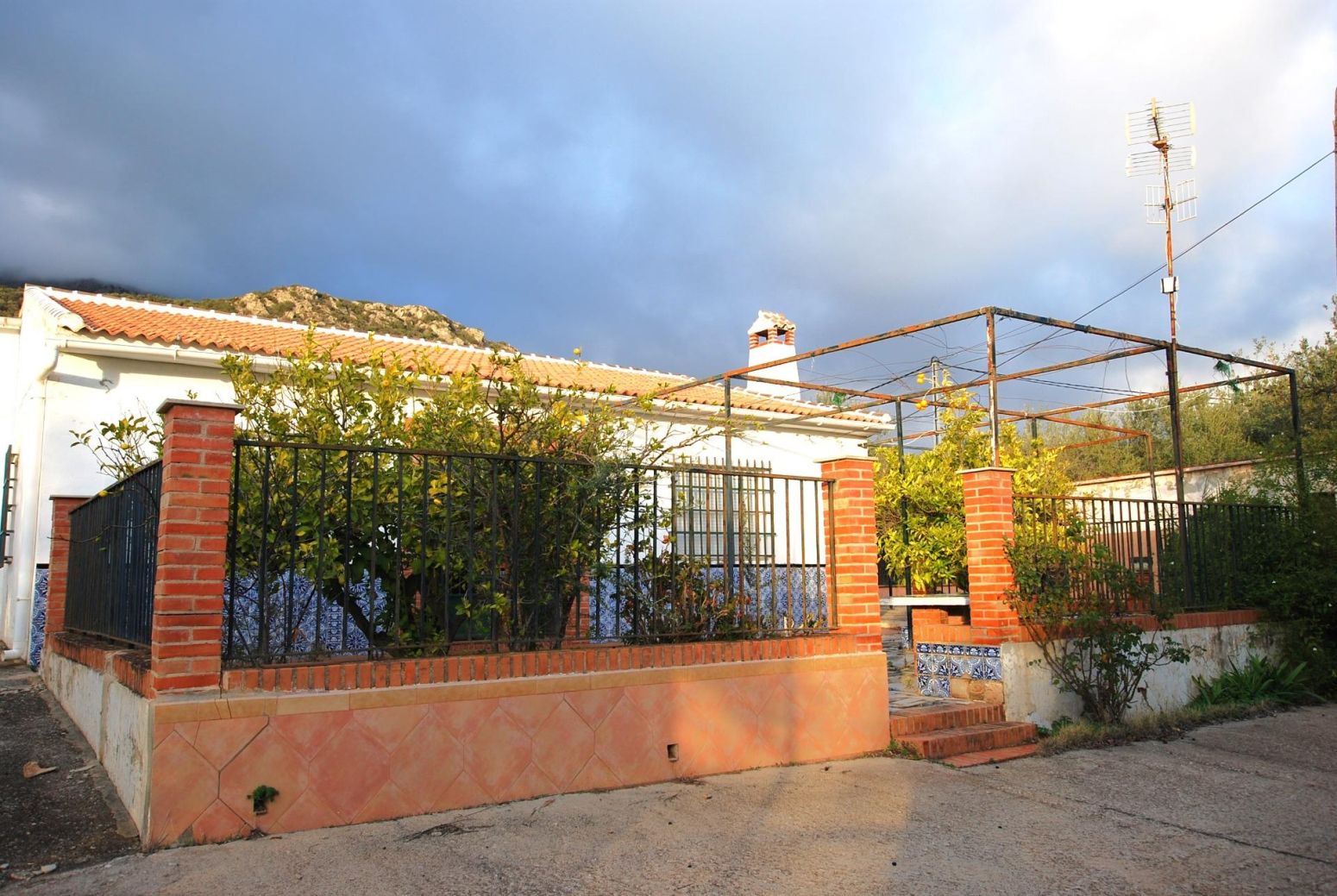 Vista exterior de Casa o xalet en venda en Periana amb Jardí privat, Terrassa i Traster