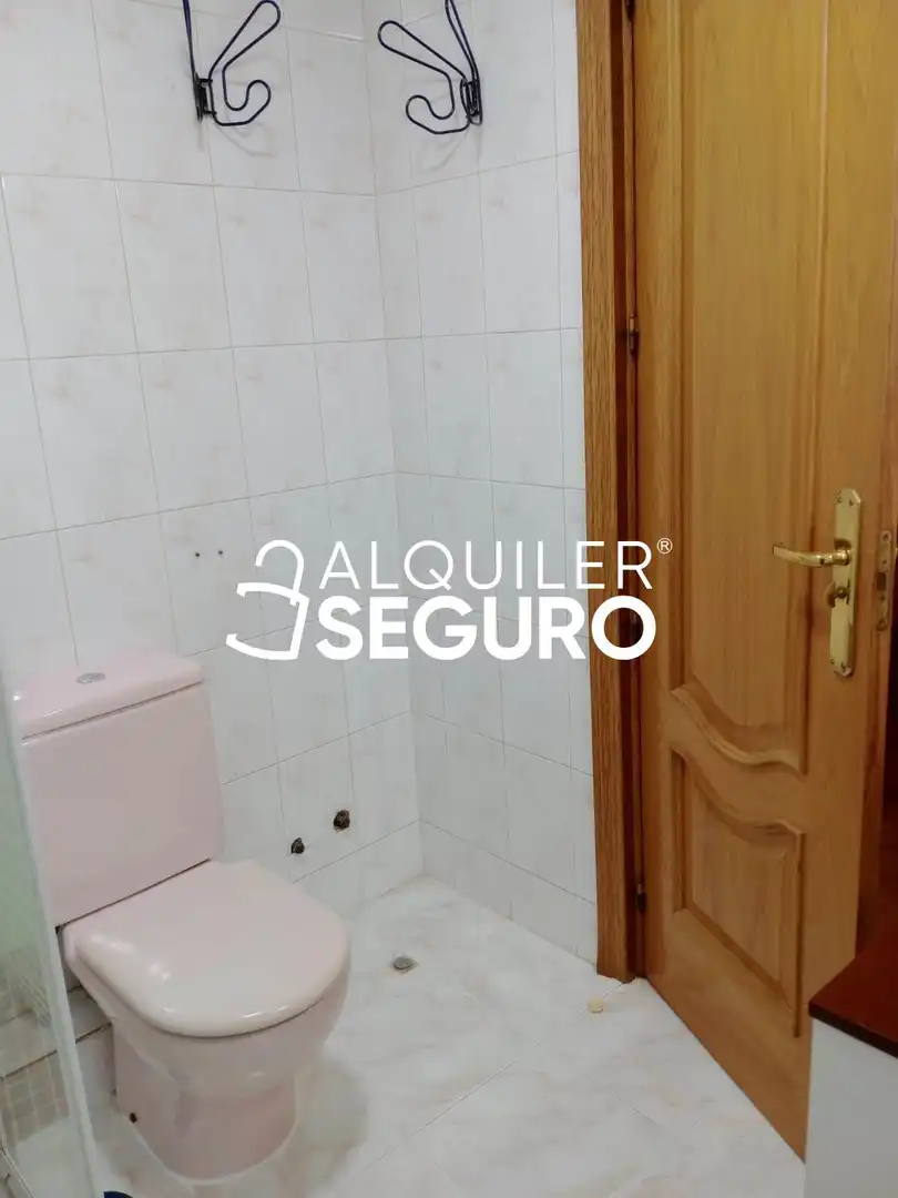 Bathroom of Flat for rent in Madrid  with Heating and Furnished
